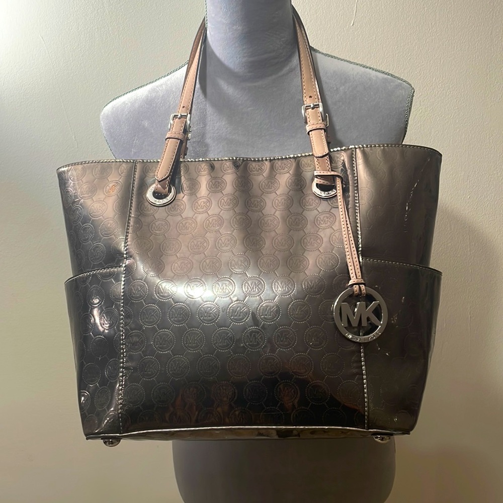 🎉2X Host Pick🎉 Large Michael Kors Metallic tote